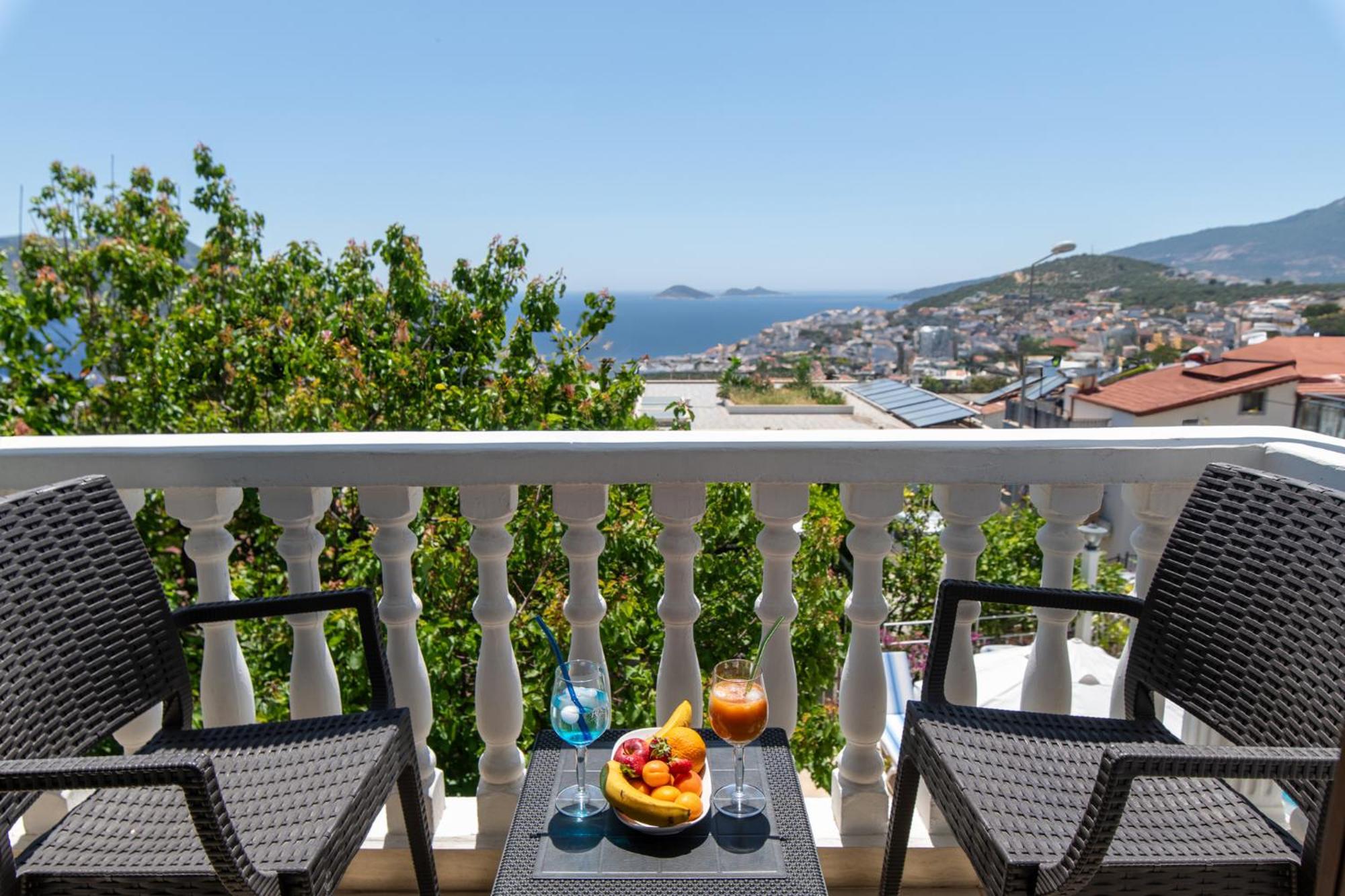Kelebek Hotel Kalkan Esterno foto